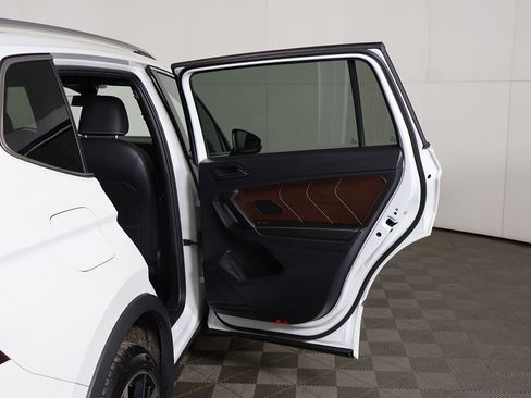 Used 2022 Volkswagen Tiguan SEL R-Line image 25