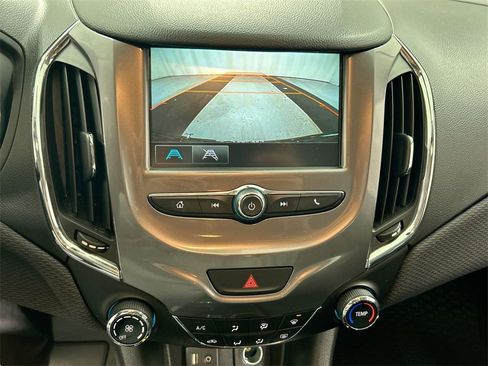 Used 2017 Chevrolet Cruze LT image 15