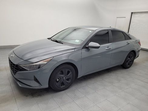 Used 2023 Hyundai Elantra SEL w/ Preferred Accessory Package image 2