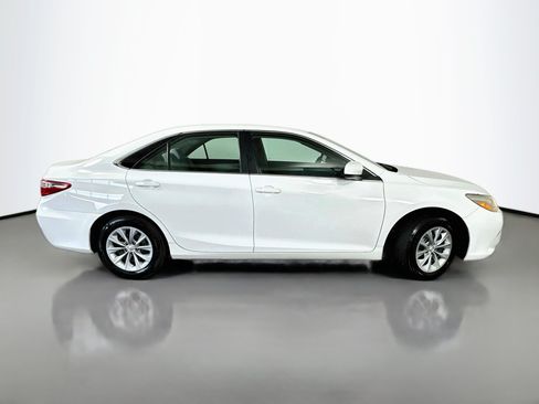 Used 2017 Toyota Camry LE FWD image 8