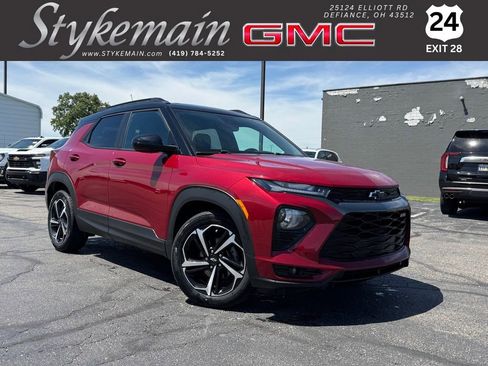 Used 2021 Chevrolet TrailBlazer RS w/ Sun and Liftgate Package FWD image 1