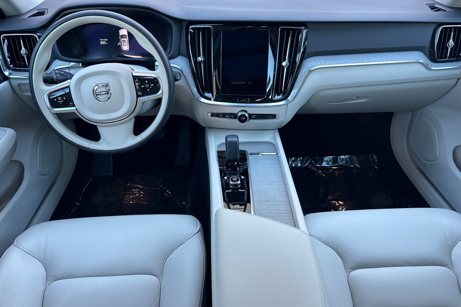 Certified 2025 Volvo V60 B5 Cross Country Plus w/ Protection Package Premier AWD/4WD image 3