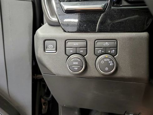 Used 2025 Chevrolet Silverado 1500 LT AWD/4WD image 37