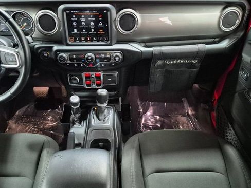 Used 2018 Jeep Wrangler Unlimited Sahara AWD/4WD image 14