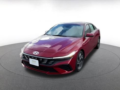 Used 2025 Hyundai Elantra Limited image 7