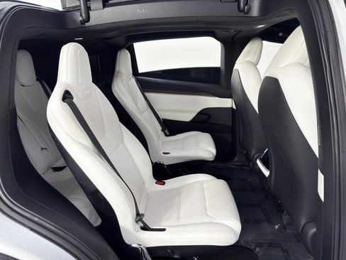 Used 2022 Tesla Model X image 45