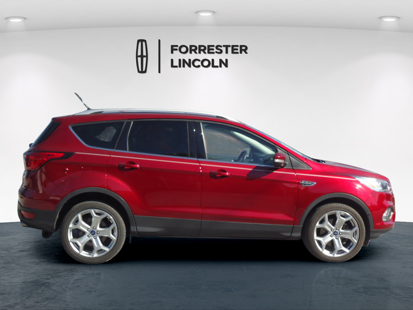 Used 2019 Ford Escape Titanium AWD/4WD image 2
