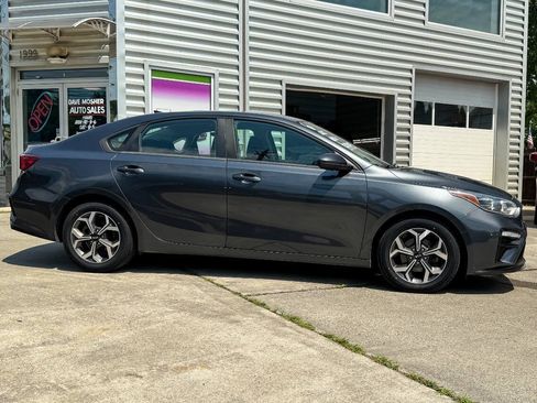Used 2019 Kia Forte LXS FWD image 2
