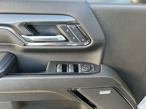 Used 2024 GMC Sierra 2500 AT4 w/ AT4 Premium Plus Package image 11