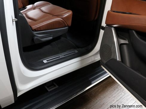 Used 2017 Cadillac Escalade ESV Premium Luxury image 34