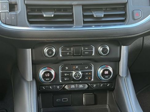 Certified 2023 GMC Yukon XL SLT w/ SLT Premium Package AWD/4WD image 22