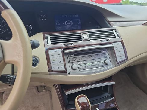 Used 2010 Toyota Avalon Limited FWD image 18