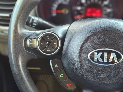 Used 2015 Kia Soul + FWD image 16