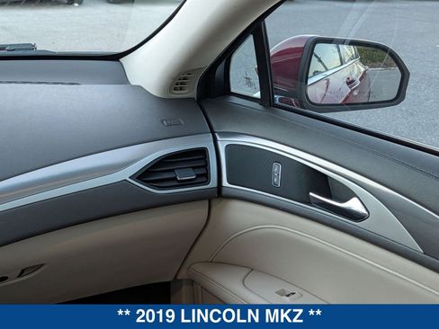 Used 2019 Lincoln MKZ Premiere image 16