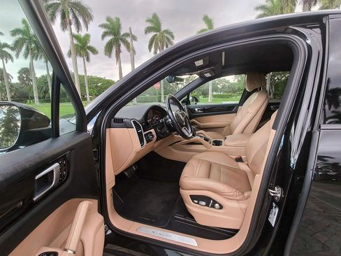 Used 2019 Porsche Cayenne S AWD/4WD image 5