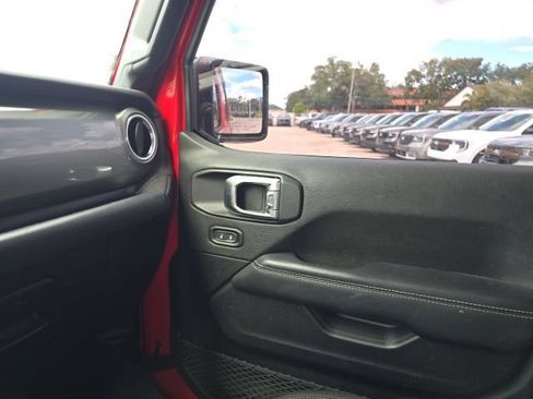 Used 2020 Jeep Wrangler Unlimited Sahara AWD/4WD image 14