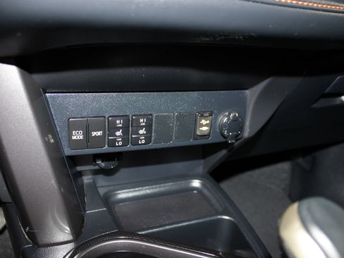 Used 2017 Toyota RAV4 SE w/ Power Extra Value Package FWD image 20