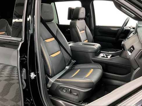 Used 2023 GMC Yukon AT4 w/ Technology Package AWD/4WD image 8
