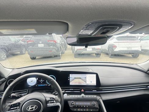 Used 2025 Hyundai Elantra SEL image 34