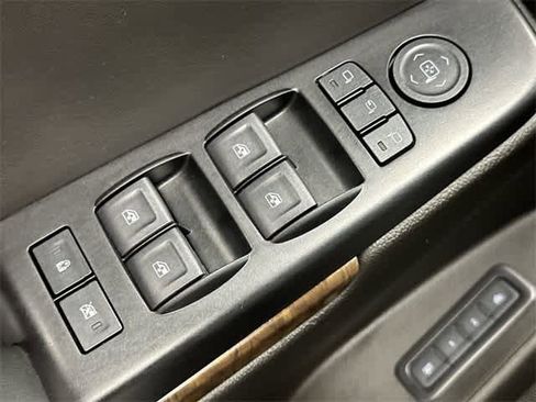 Used 2019 Chevrolet Suburban LT image 20