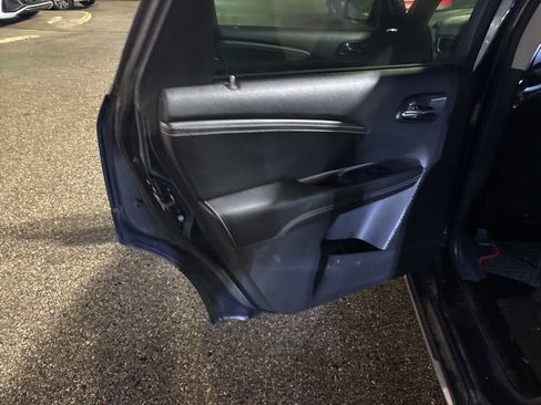 Used 2015 Dodge Journey Crossroad w/ Flexible Seating Group image 18