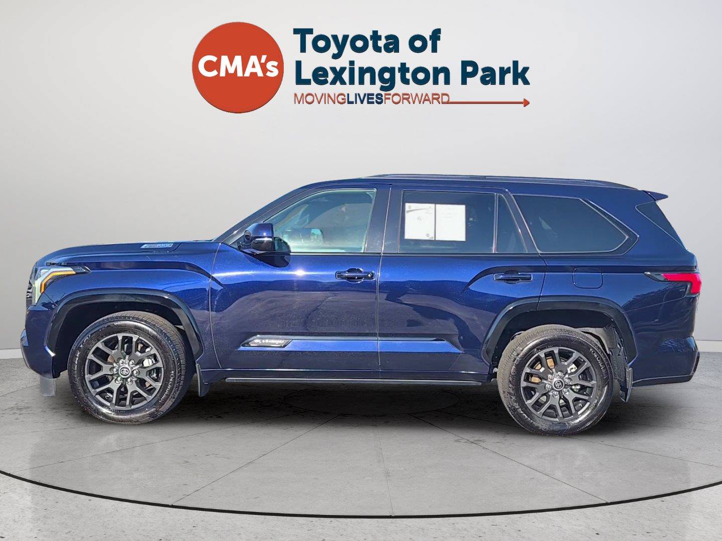 Used 2023 Toyota Sequoia Platinum AWD/4WD image 2