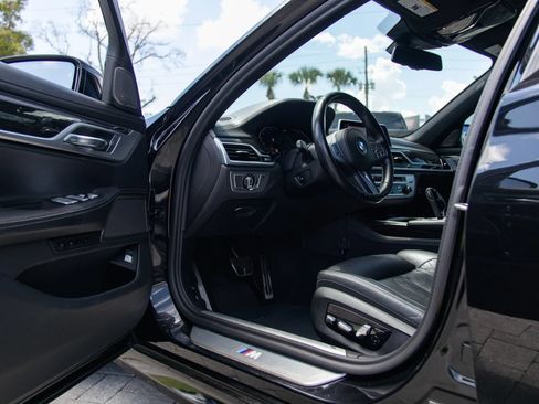 Used 2020 BMW 740i w/ M Sport Package RWD image 18