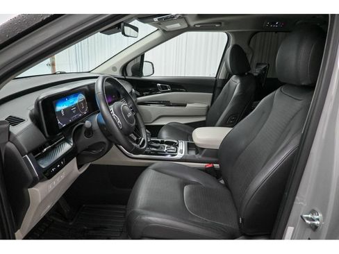 Used 2022 Kia Carnival SX Prestige image 38