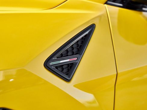 Used 2021 Lamborghini Urus AWD/4WD image 9