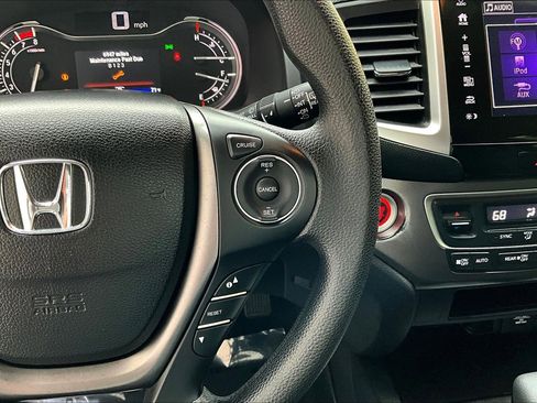 Used 2018 Honda Pilot EX image 12