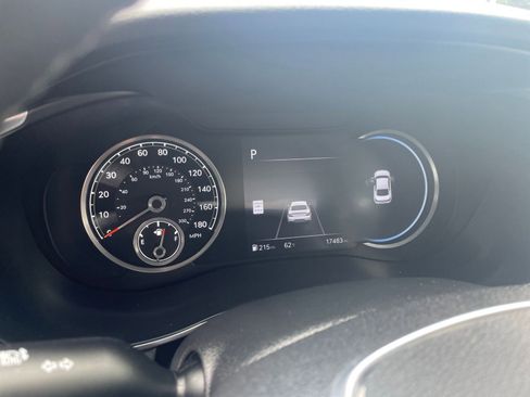 Used 2025 Genesis G70 2.5T image 35