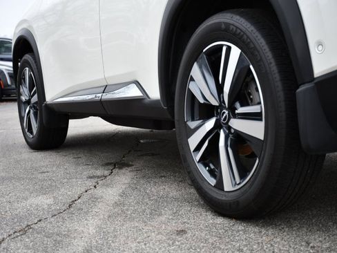 Used 2023 Nissan Rogue Platinum image 9