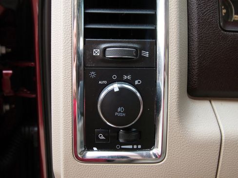 Used 2018 RAM 3500 Laramie image 26