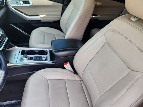 Used 2022 Ford Explorer Limited w/ Equipment Group 301A image 8