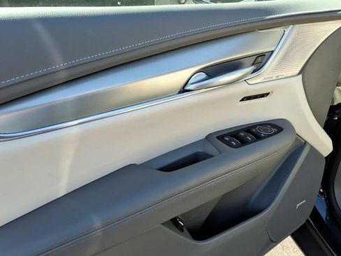 Used 2025 Cadillac XT5 Premium Luxury AWD/4WD image 5