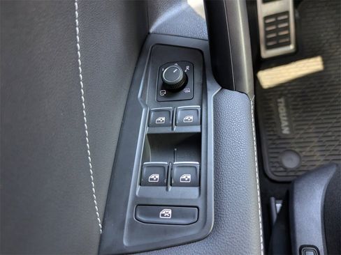 Used 2023 Volkswagen Tiguan SEL R-Line image 22