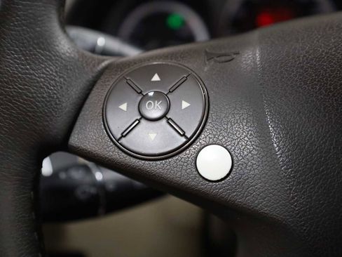 Used 2011 Mercedes-Benz C 300 4MATIC Sedan image 23