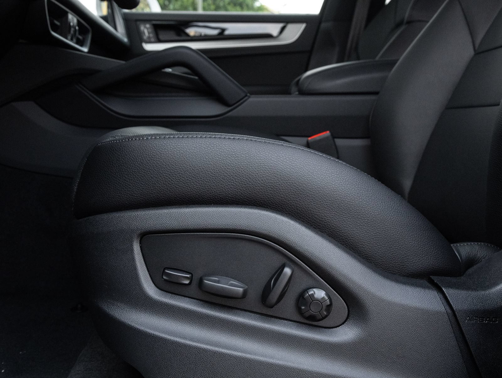 Certified 2026 Porsche Cayenne AWD/4WD image 23