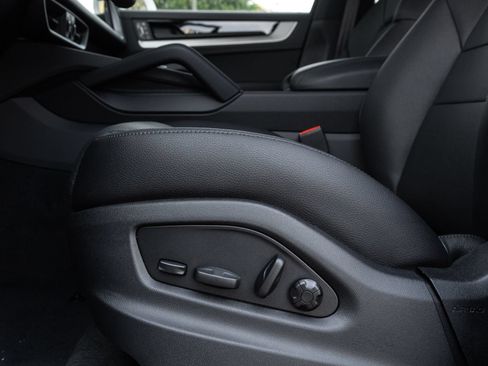 Certified 2026 Porsche Cayenne AWD/4WD image 23