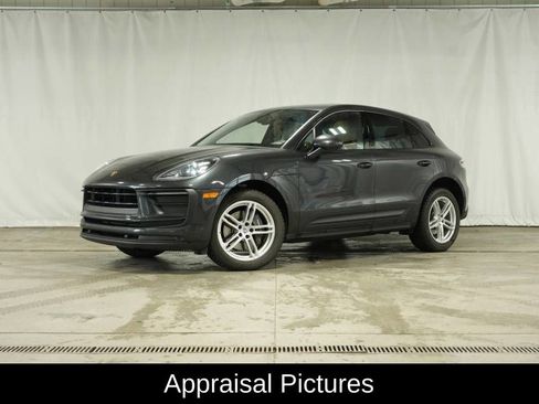 Certified 2022 Porsche Macan image 1