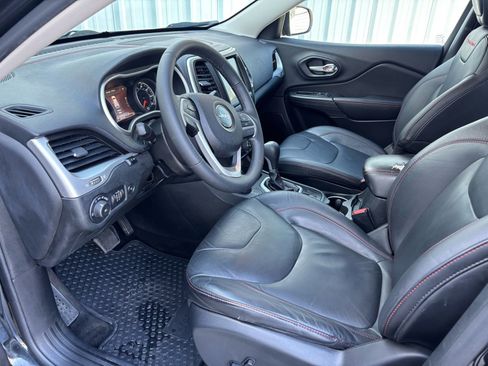 Used 2015 Jeep Cherokee Trailhawk w/ Comfort/Convenience Group image 16