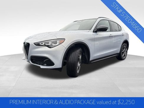 New 2025 Alfa Romeo Stelvio Sprint image 3