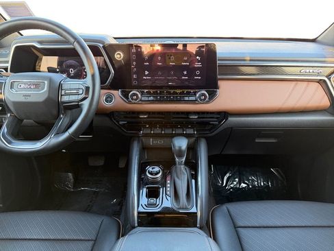 Used 2023 GMC Canyon AT4 w/ AT4 Premium Package AWD/4WD image 13