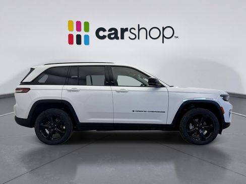 Used 2023 Jeep Grand Cherokee Limited w/ Black Appearance Package image 6