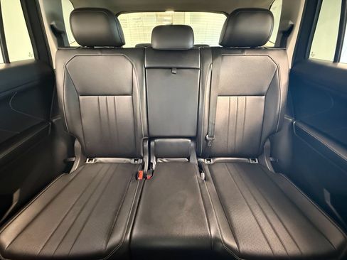Used 2022 Volkswagen Tiguan SE w/ Panoramic Sunroof Package FWD image 34