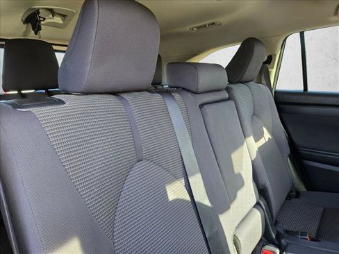 Used 2025 Toyota Highlander LE FWD image 20