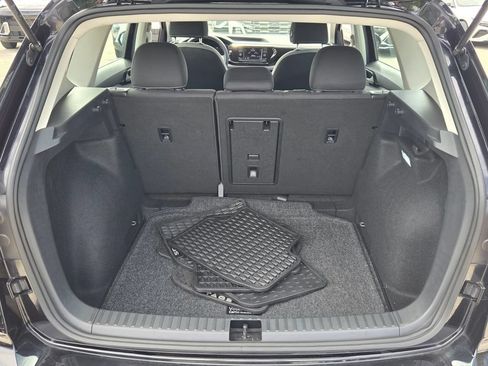 Certified 2024 Volkswagen Taos S FWD image 16