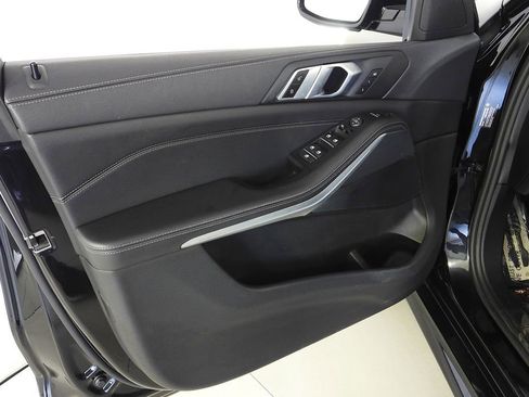 Used 2021 BMW X5 xDrive40i w/ M Sport Package image 11