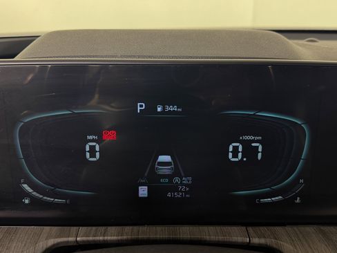 Used 2023 Kia Telluride EX w/ EX Captain's Chair Package image 11