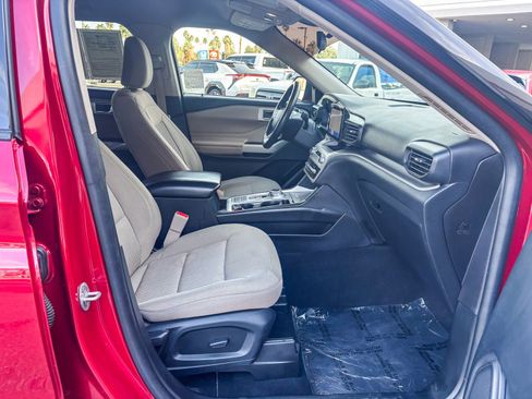 Used 2022 Ford Explorer XLT image 19